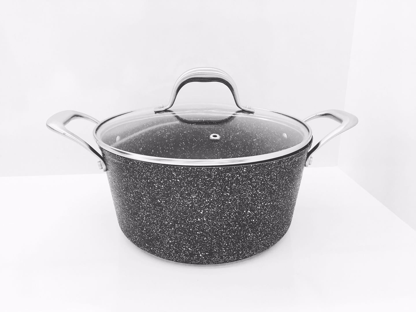 Forged aluminum dutch oven
